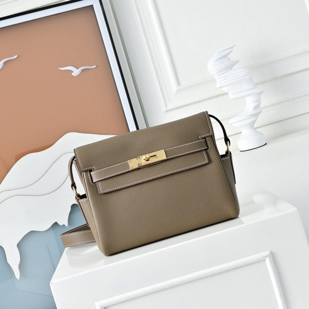 Hermès Kelly Messenger 25cm in Togo Calfskin with Turn Closure for Shoulder Bag and Crossbody Bags