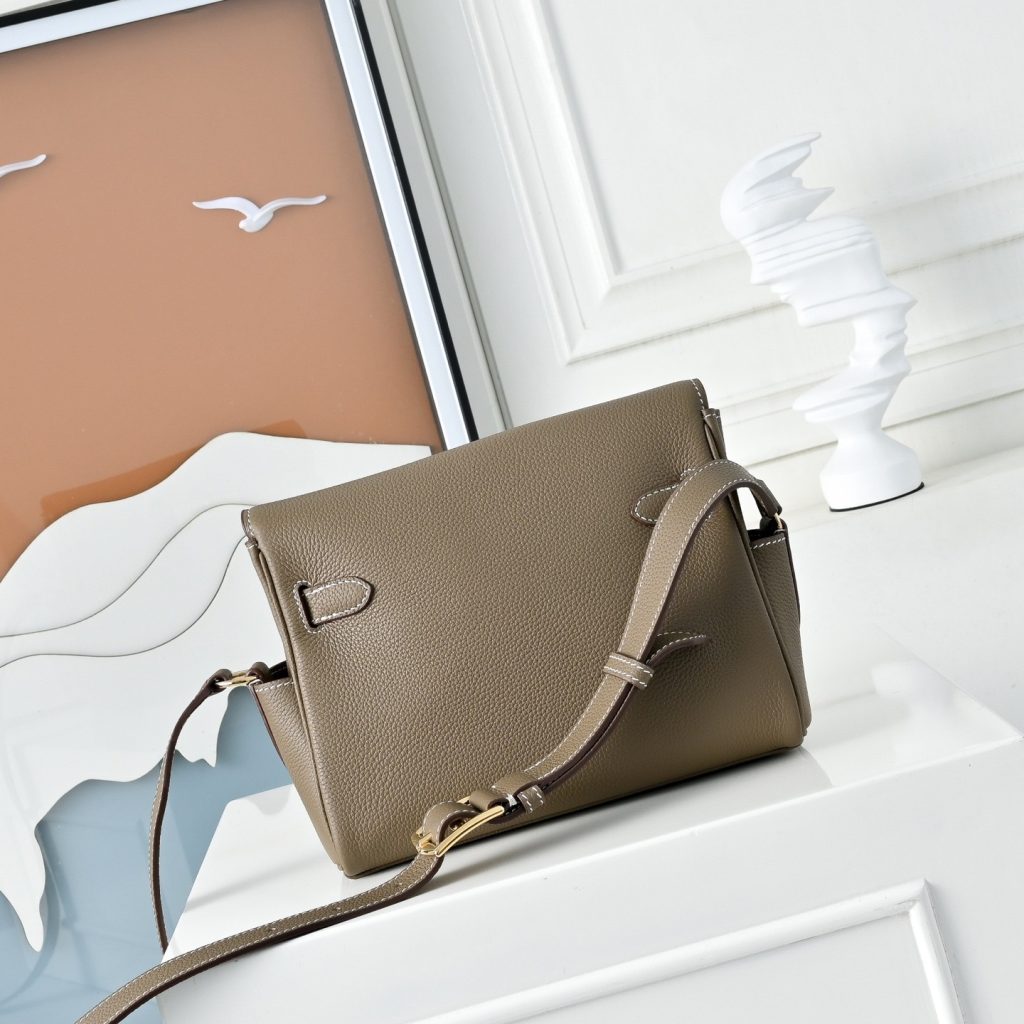 Hermès Kelly Messenger 25cm in Togo Calfskin with Turn Closure for Shoulder Bag and Crossbody Bags
