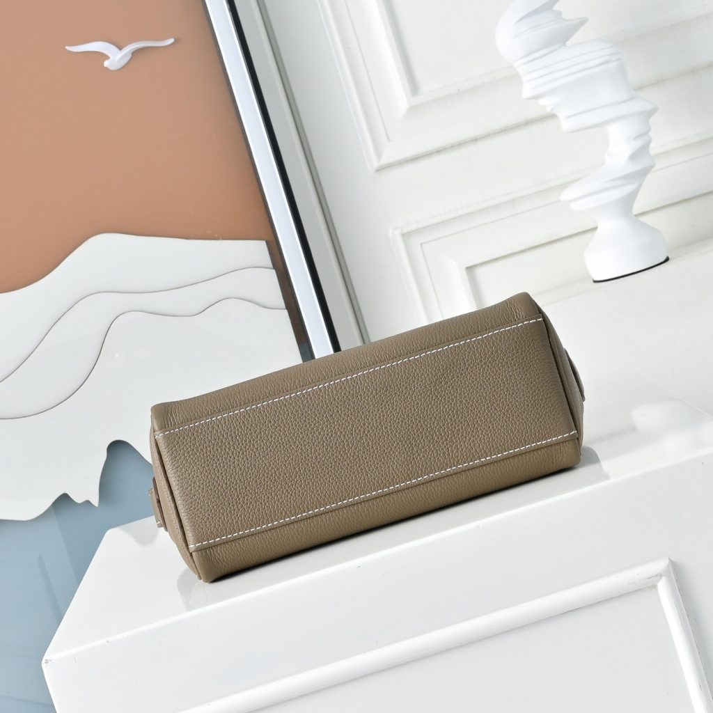 Hermès Kelly Messenger 25cm in Togo Calfskin with Turn Closure for Shoulder Bag and Crossbody Bags