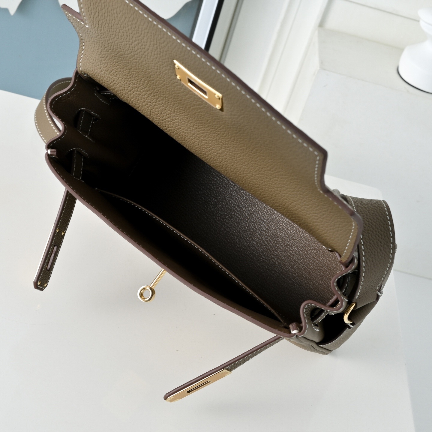 Hermès Kelly Messenger 25cm in Togo Calfskin with Turn Closure for Shoulder Bag and Crossbody Bags