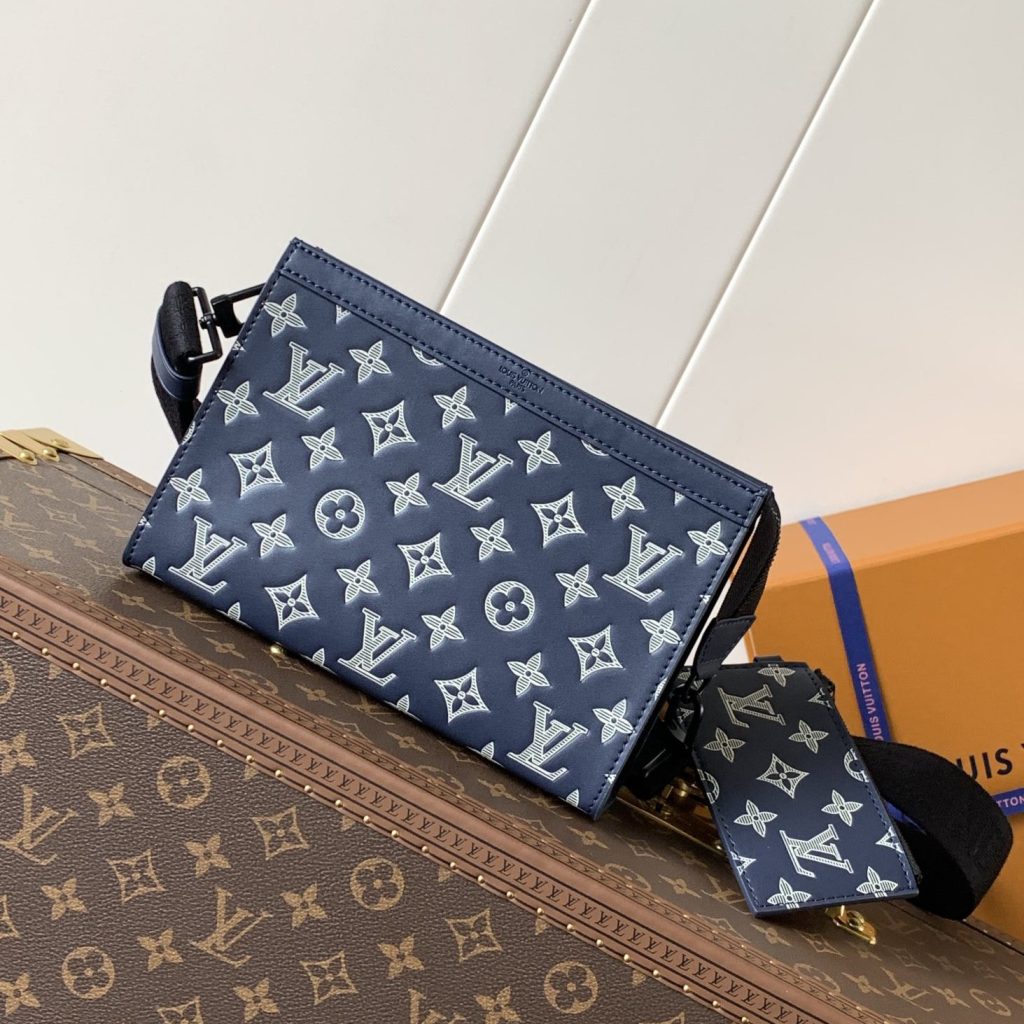 Louis Vuitton Taïgarama in Monogram Coated Canvas / Taïga Leather with Zipper Closure for Shoulder B