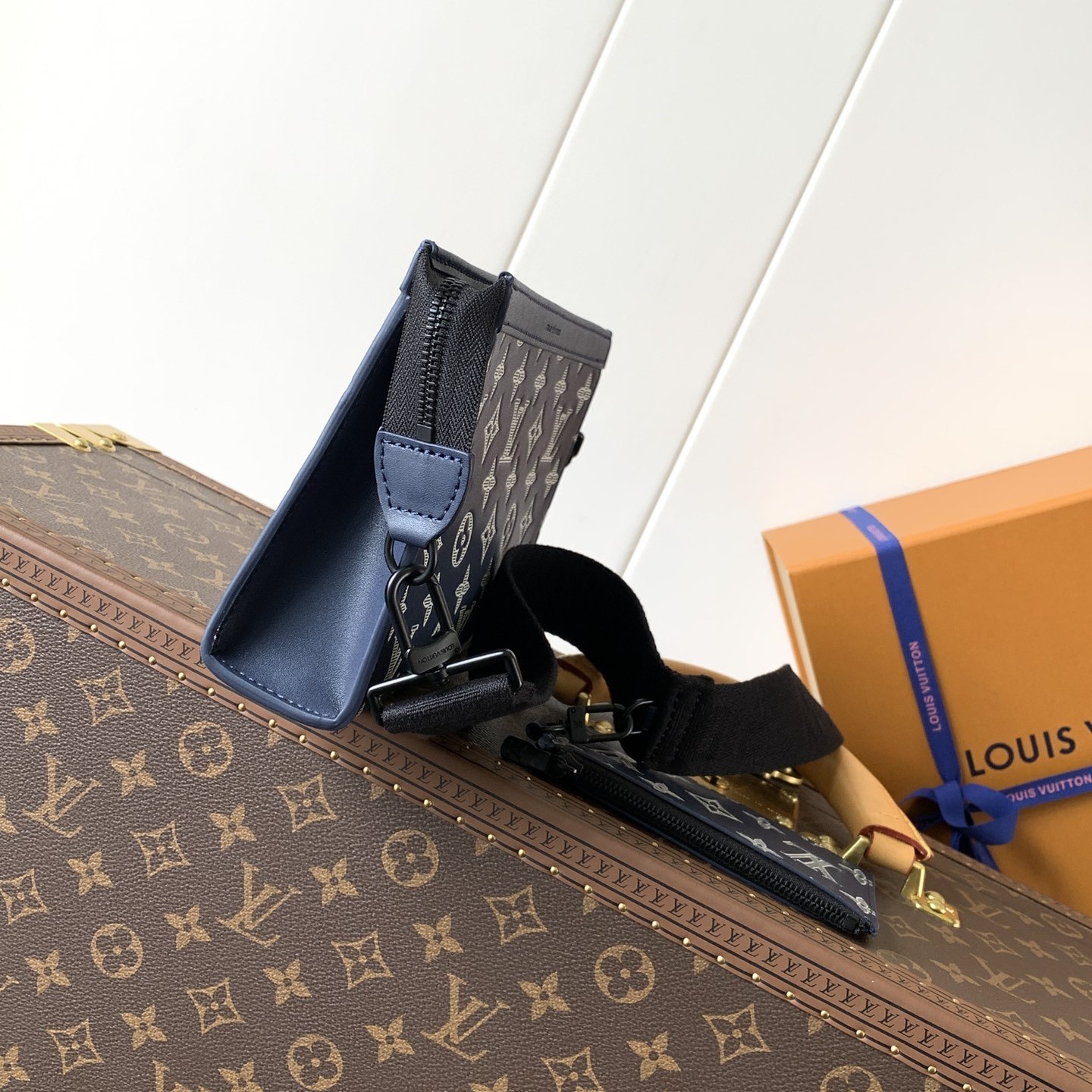 Louis Vuitton Taïgarama in Monogram Coated Canvas / Taïga Leather with Zipper Closure for Shoulder B