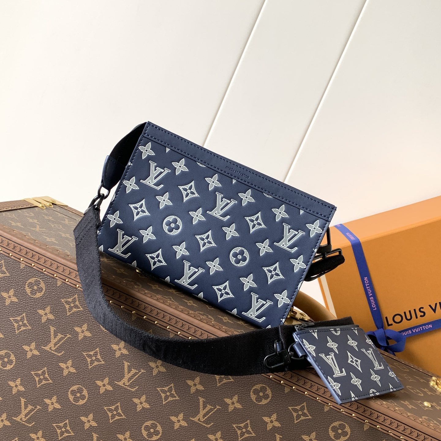 Louis Vuitton Taïgarama in Monogram Coated Canvas / Taïga Leather with Zipper Closure for Shoulder B