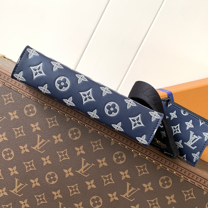Louis Vuitton Taïgarama in Monogram Coated Canvas / Taïga Leather with Zipper Closure for Shoulder B