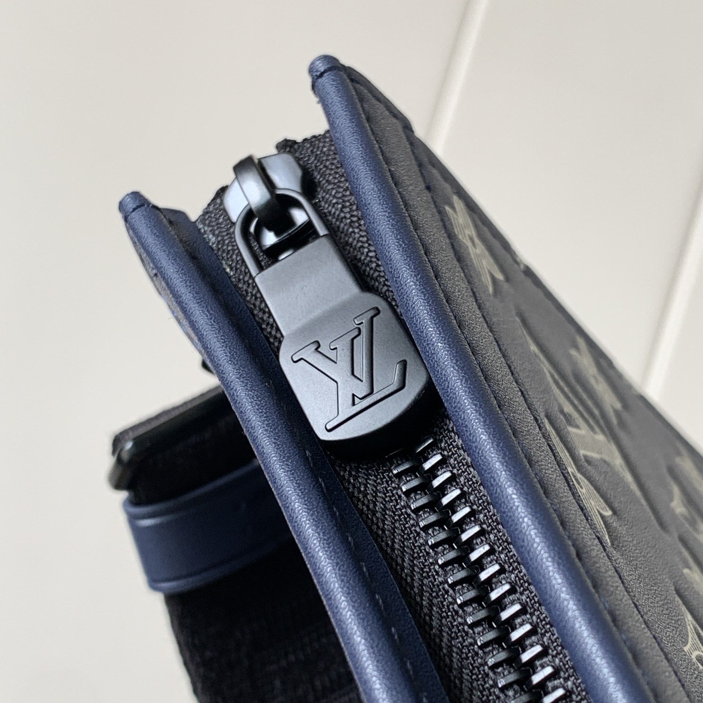Louis Vuitton Taïgarama in Monogram Coated Canvas / Taïga Leather with Zipper Closure for Shoulder B