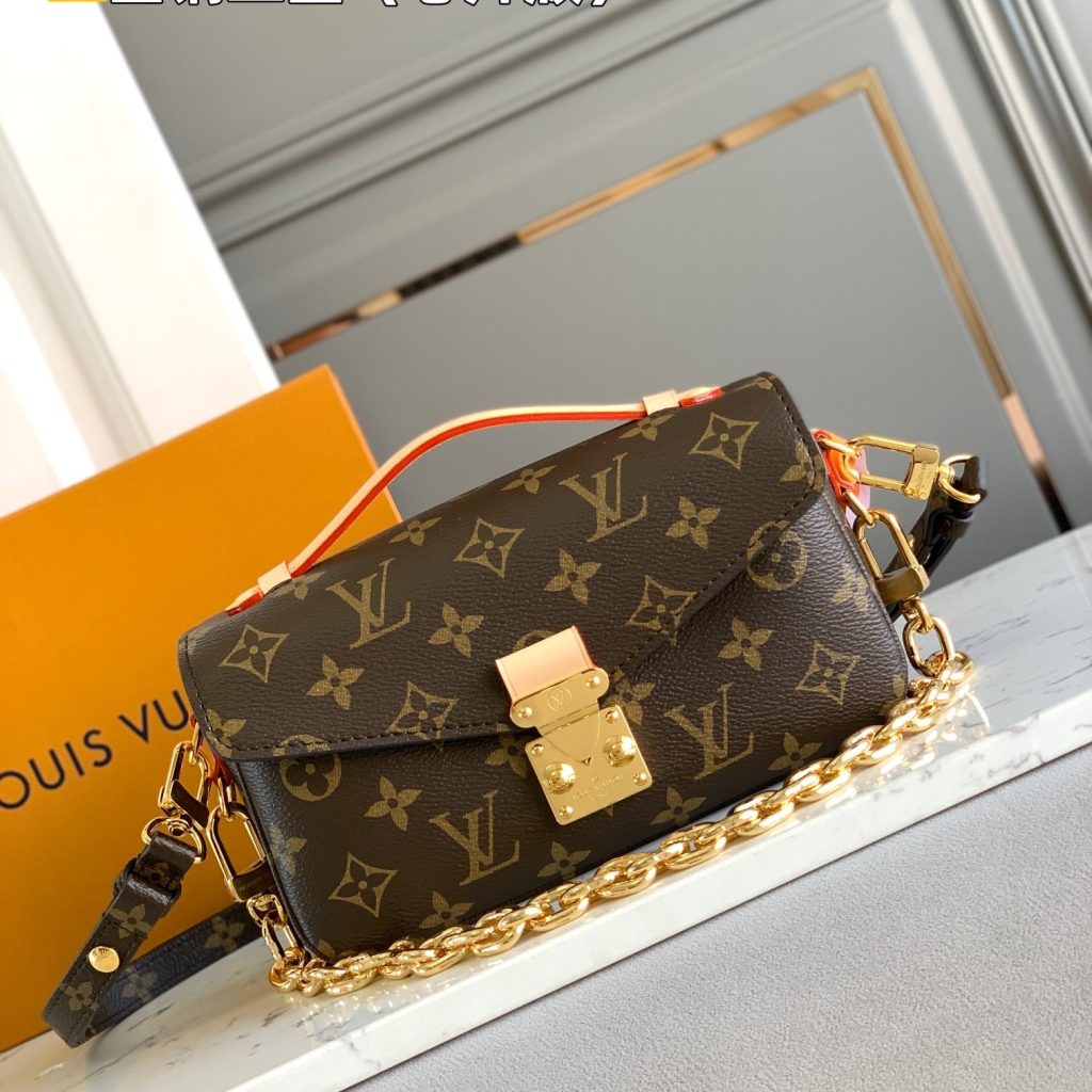Louis Vuitton Pochette Métis in Monogram Canvas with Turn-lock Flap Closure for Shoulder BagCrossbod