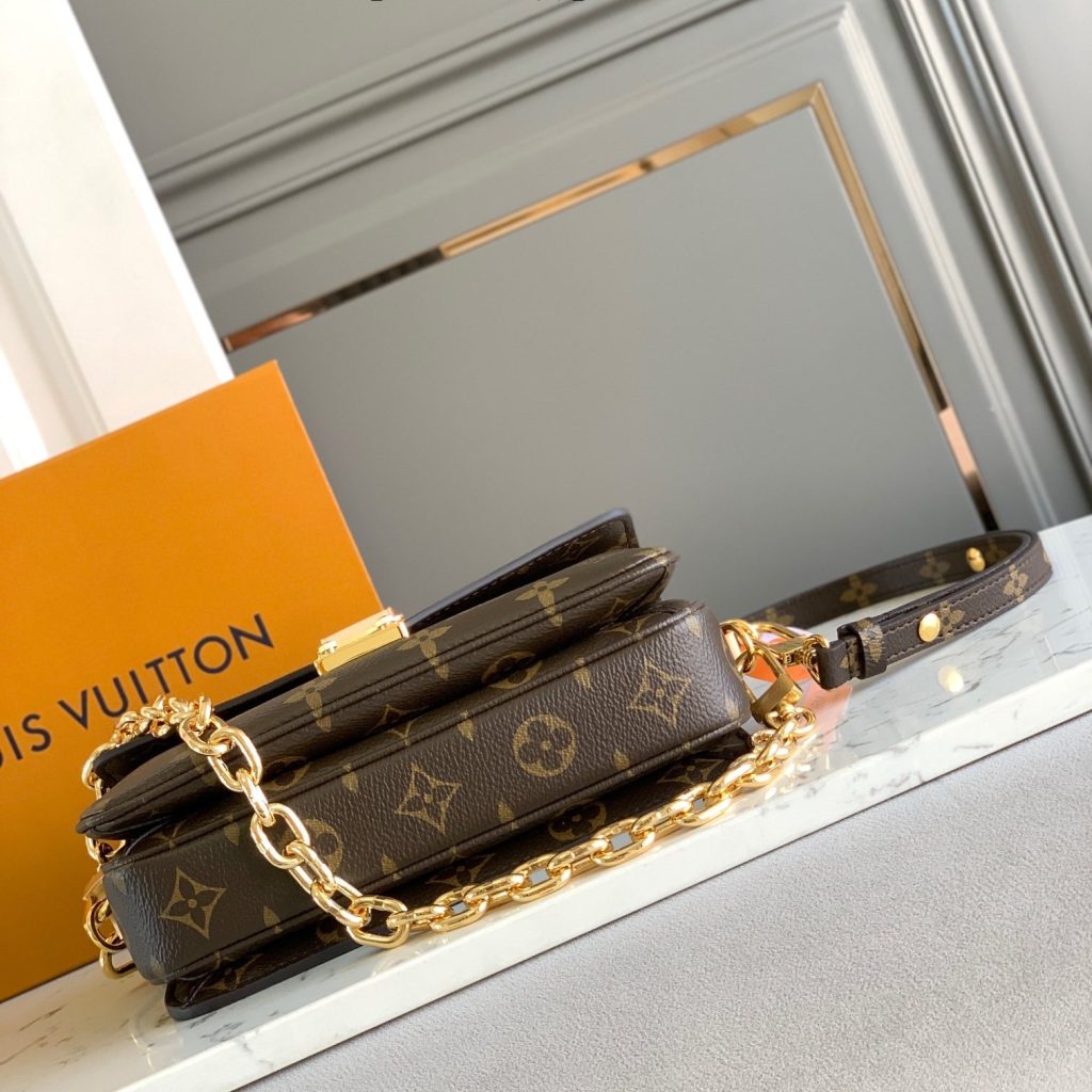 Louis Vuitton Pochette Métis in Monogram Canvas with Turn-lock Flap Closure for Shoulder BagCrossbod