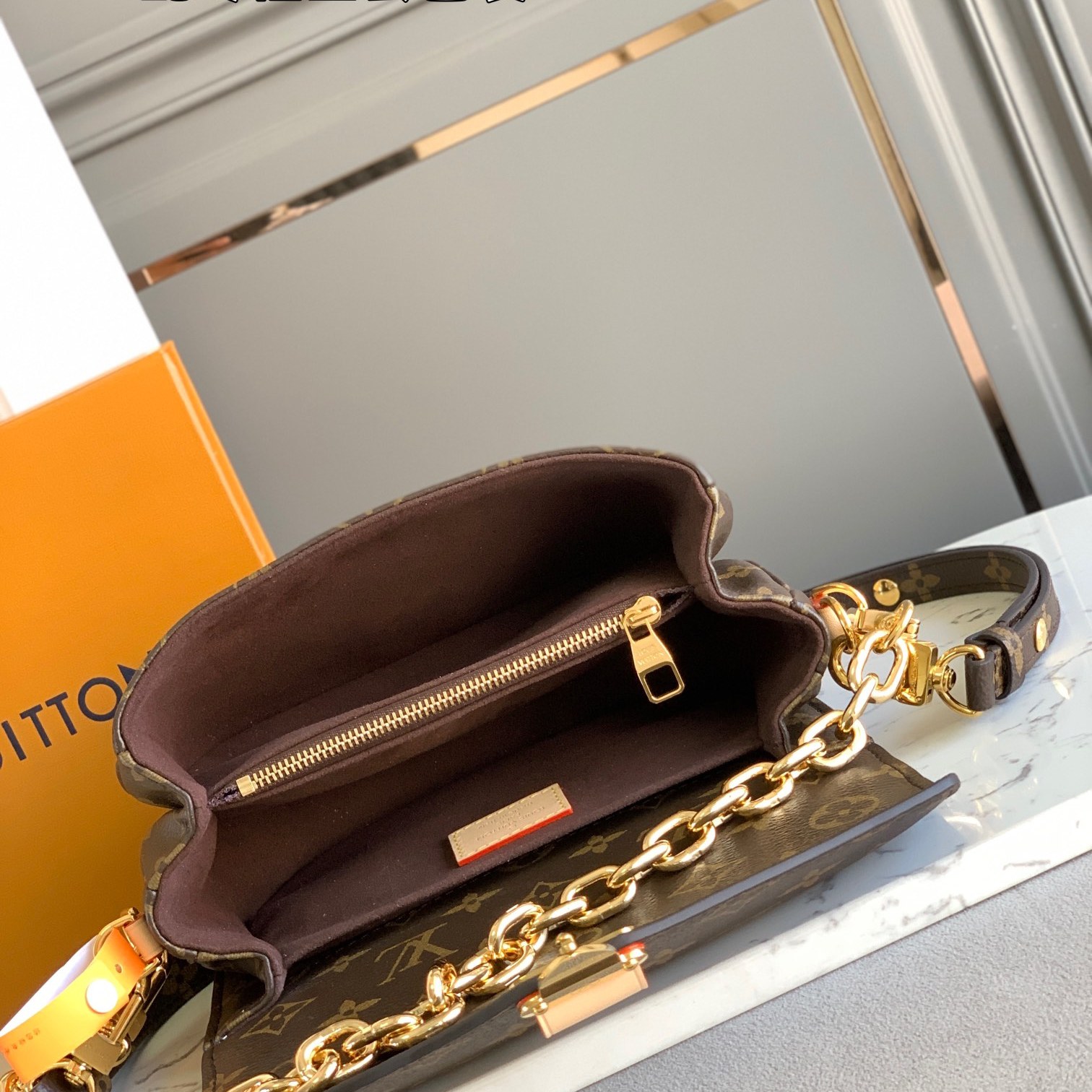 Louis Vuitton Pochette Métis in Monogram Canvas with Turn-lock Flap Closure for Shoulder BagCrossbod