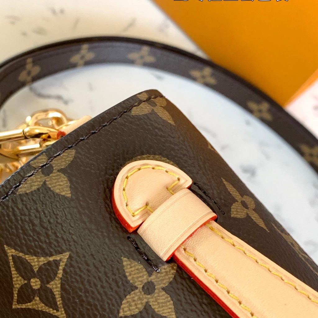 Louis Vuitton Pochette Métis in Monogram Canvas with Turn-lock Flap Closure for Shoulder BagCrossbod