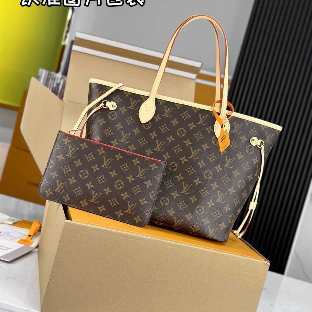 Louis Vuitton Neverfull in Monogram Canvas with Open Top and Side Sliders for Handheld Shoulder Carry