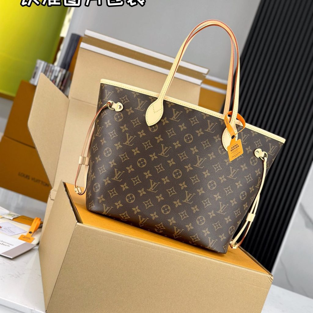 Louis Vuitton Neverfull in Monogram Canvas with Open Top and Side Sliders for Handheld Shoulder Carry