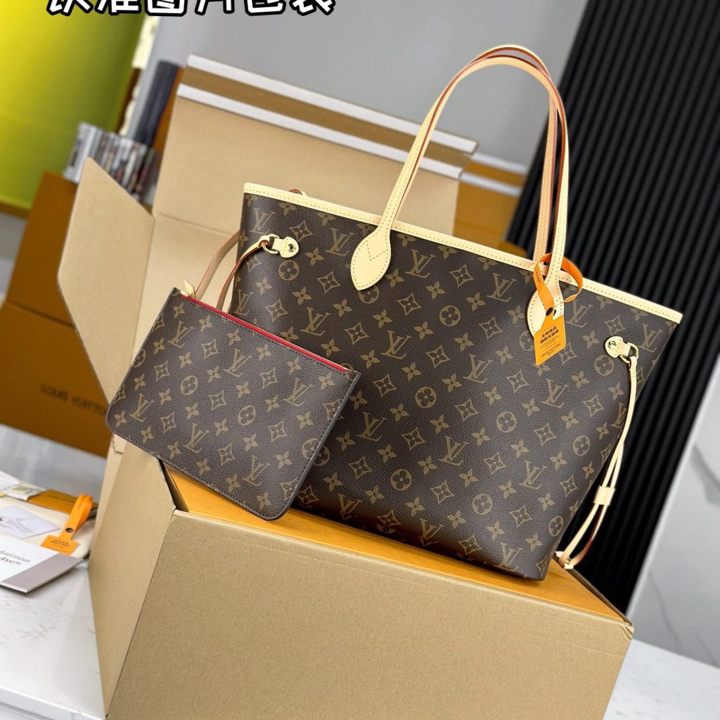 Louis Vuitton Neverfull in Monogram Canvas with Open Top and Side Sliders for Handheld Shoulder Carry