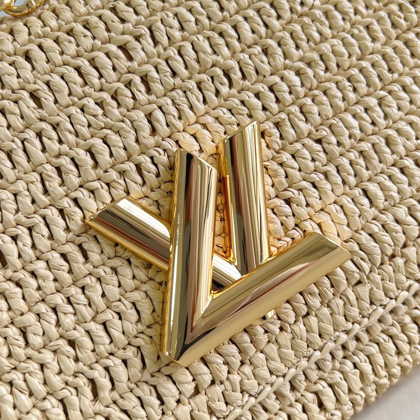 Louis Vuitton Twist MM in Natural Straw with Lock for Shoulder Crossbody Bag Carry