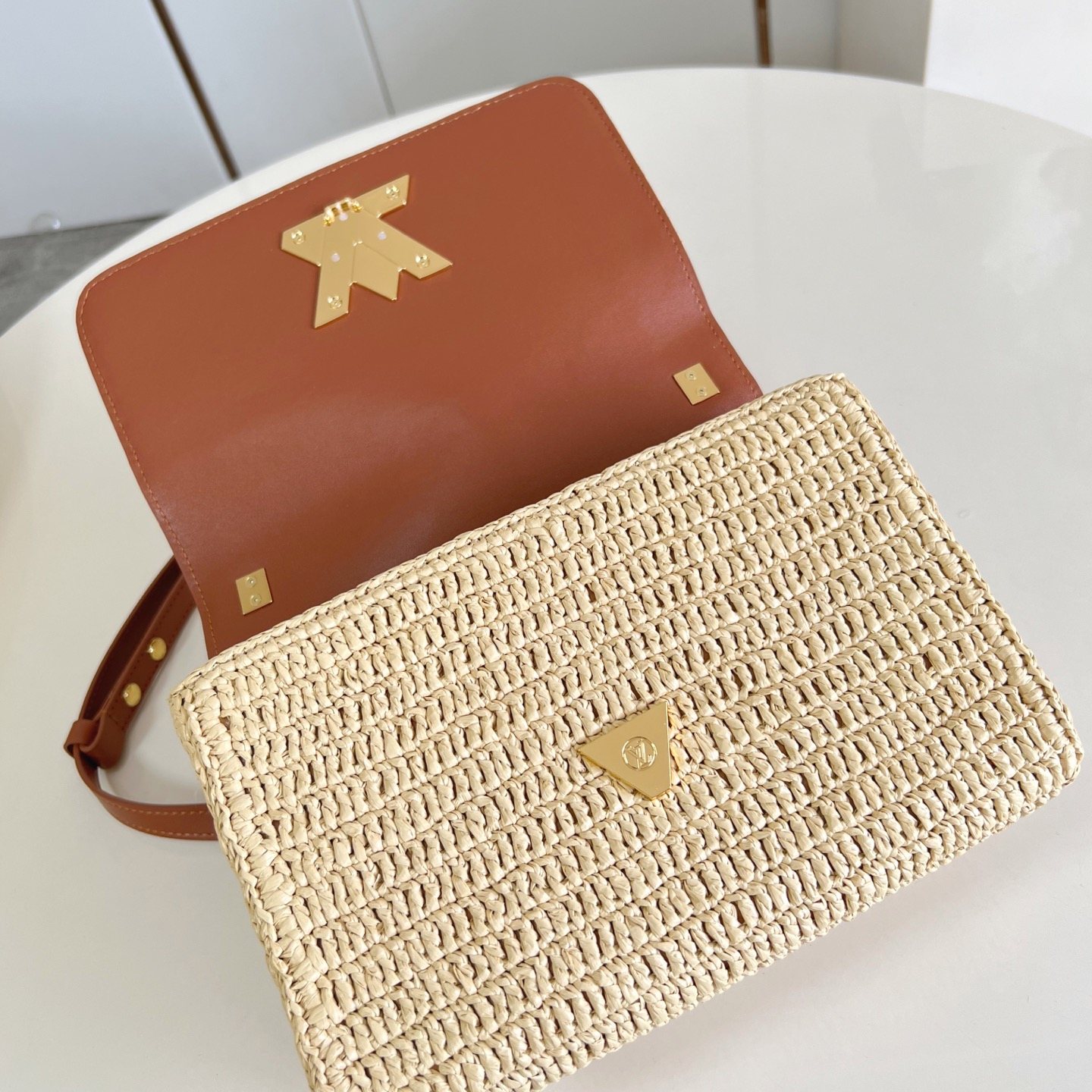 Louis Vuitton Twist MM in Natural Straw with Lock for Shoulder Crossbody Bag Carry