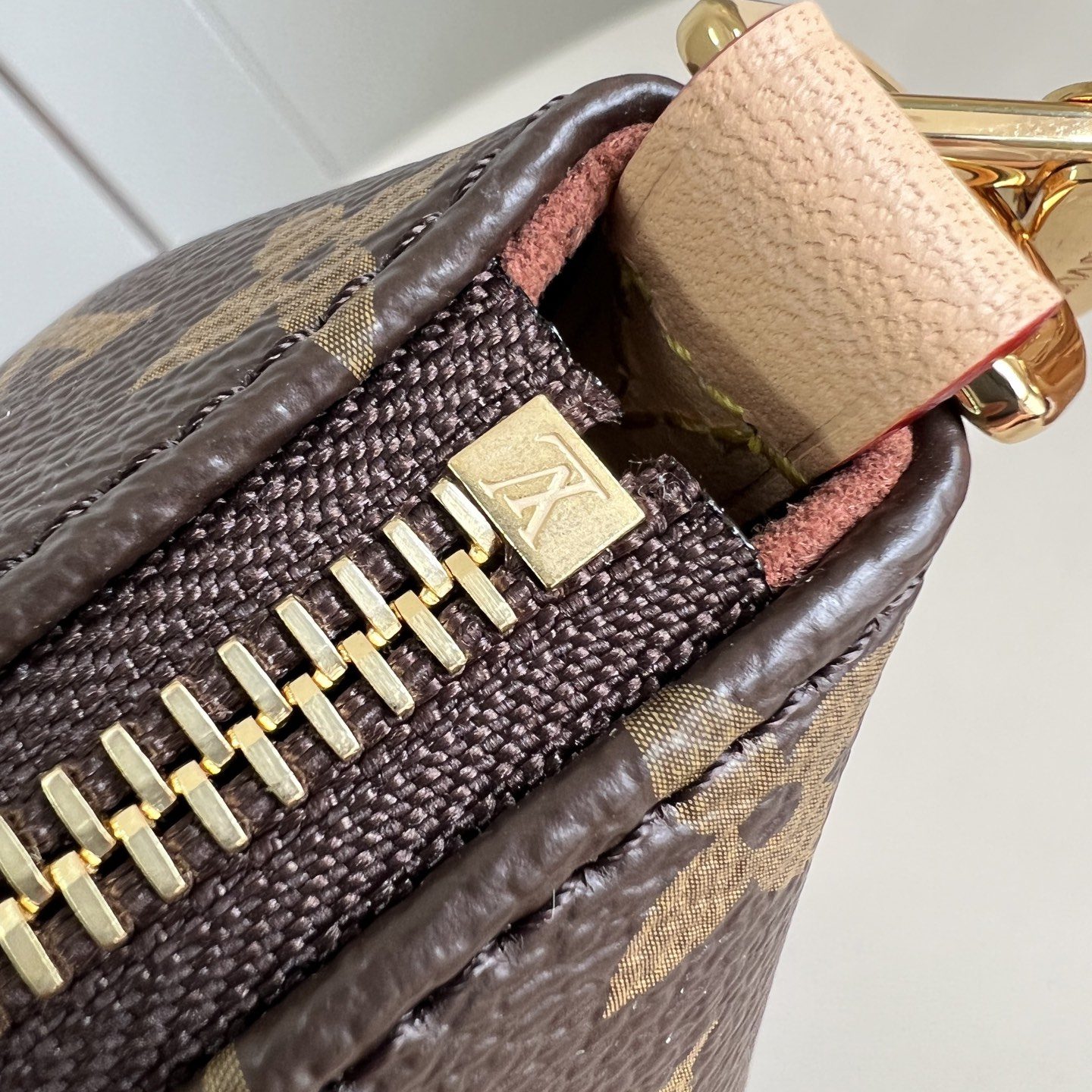 Louis Vuitton Neo Lockit in Monogram Canvas with Vachetta Leather Trim and Zipper for Handheld Carry