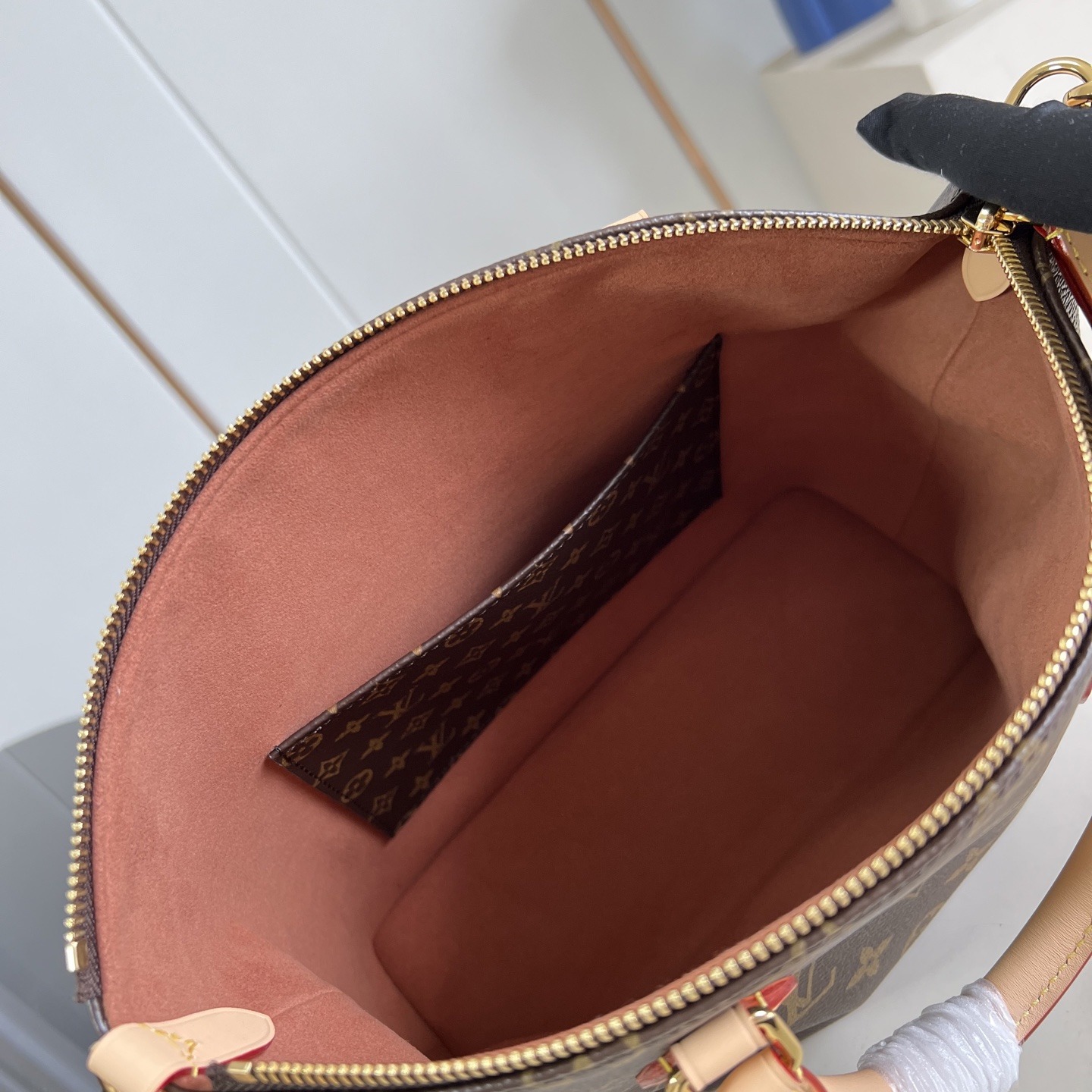 Louis Vuitton Neo Lockit in Monogram Canvas with Vachetta Leather Trim and Zipper for Handheld Carry