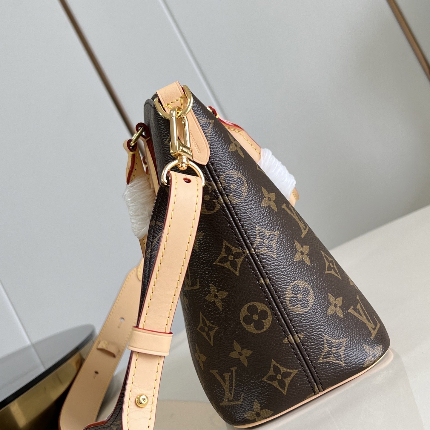 Louis Vuitton Neo Lockit in Monogram Canvas with Vachetta Leather Trim and Zipper for Handheld Carry