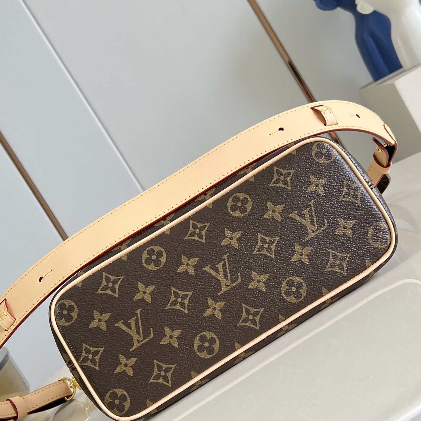 Louis Vuitton Neo Lockit in Monogram Canvas with Vachetta Leather Trim and Zipper for Handheld Carry