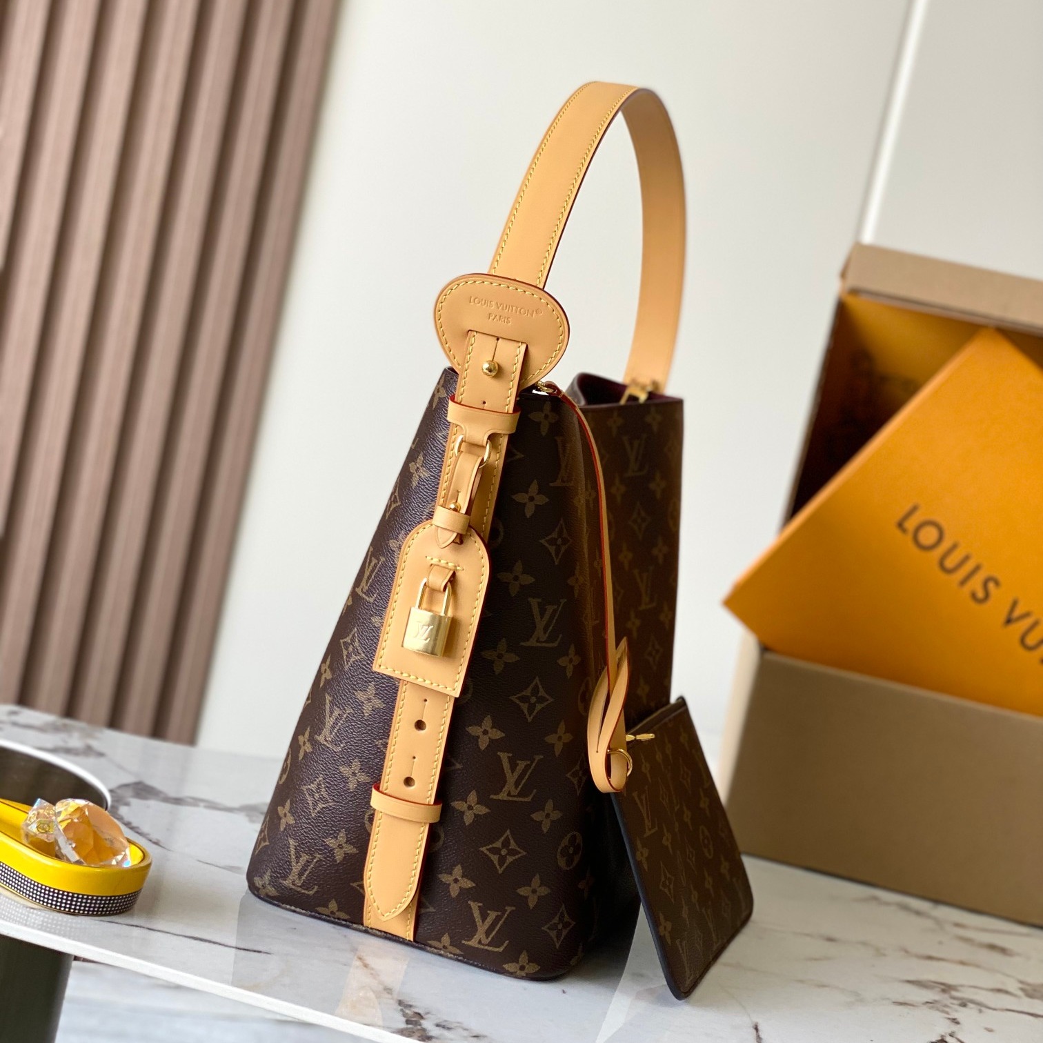 Louis Vuitton Noé in Monogram Canvas with Drawstring and Leather Strap and Turn-lock for Handheld