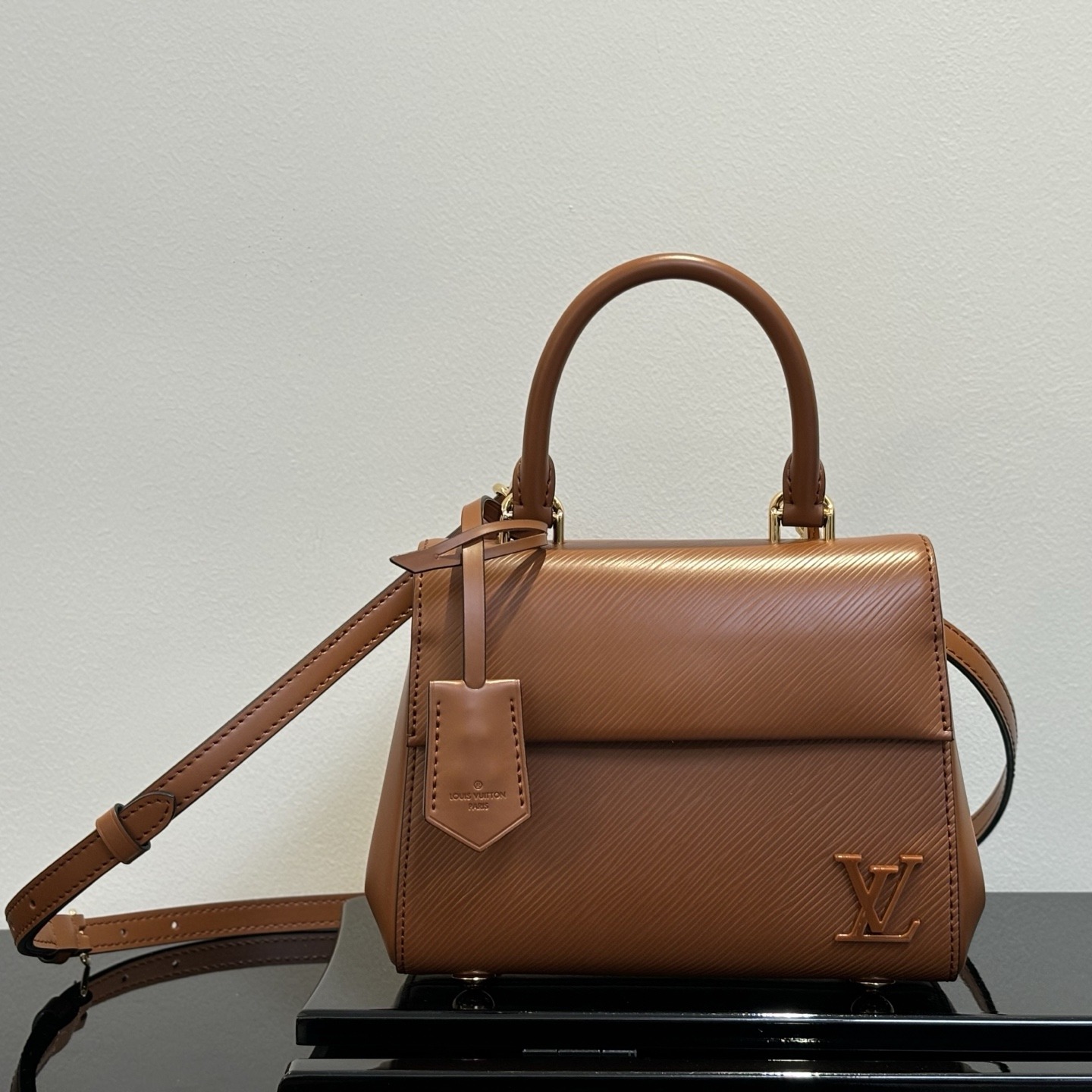 Louis Vuitton Cluny in Epi Leather with Turn-lock Flap Closure for Hand CarryShoulder BagCrossbody
