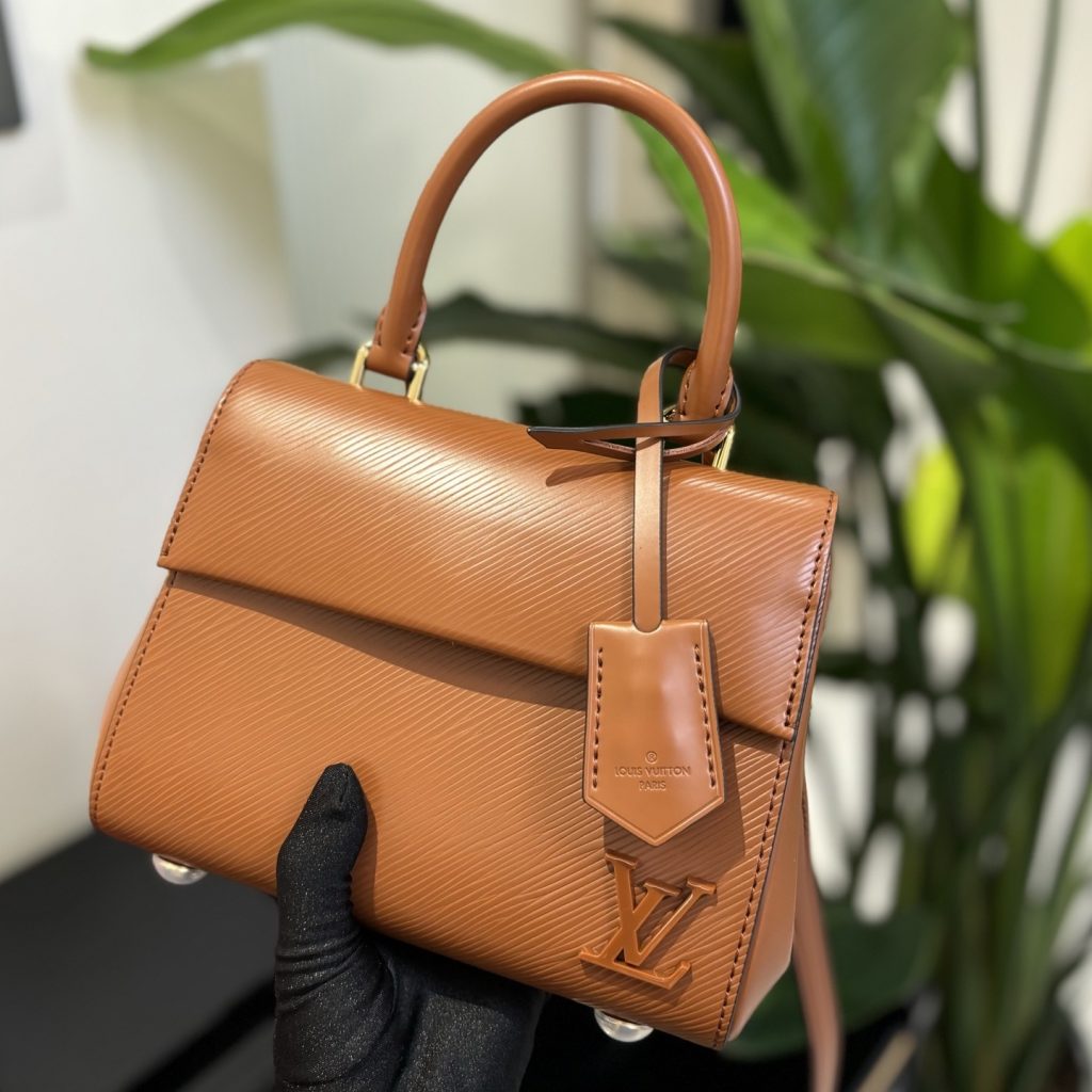 Louis Vuitton Cluny in Epi Leather with Turn-lock Flap Closure for Hand CarryShoulder BagCrossbody