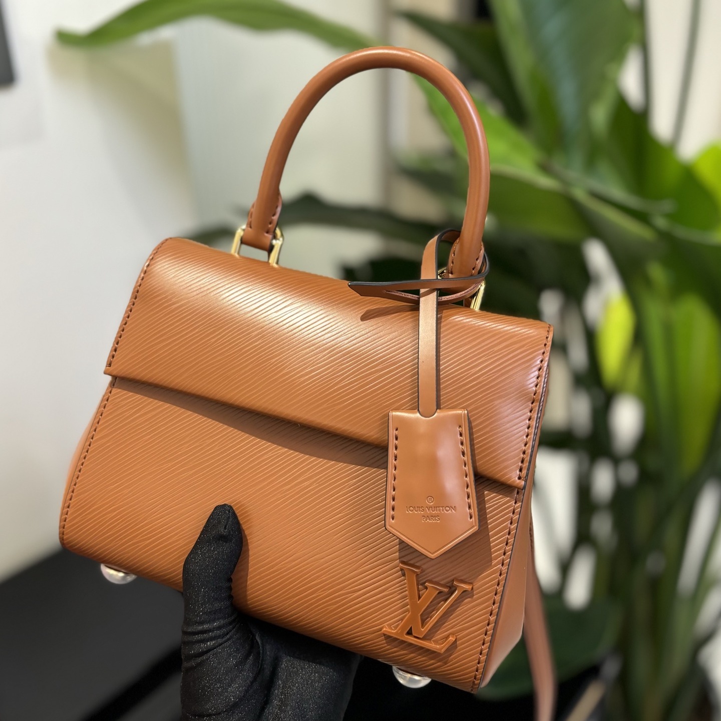 Louis Vuitton Cluny in Epi Leather with Turn-lock Flap Closure for Hand CarryShoulder BagCrossbody