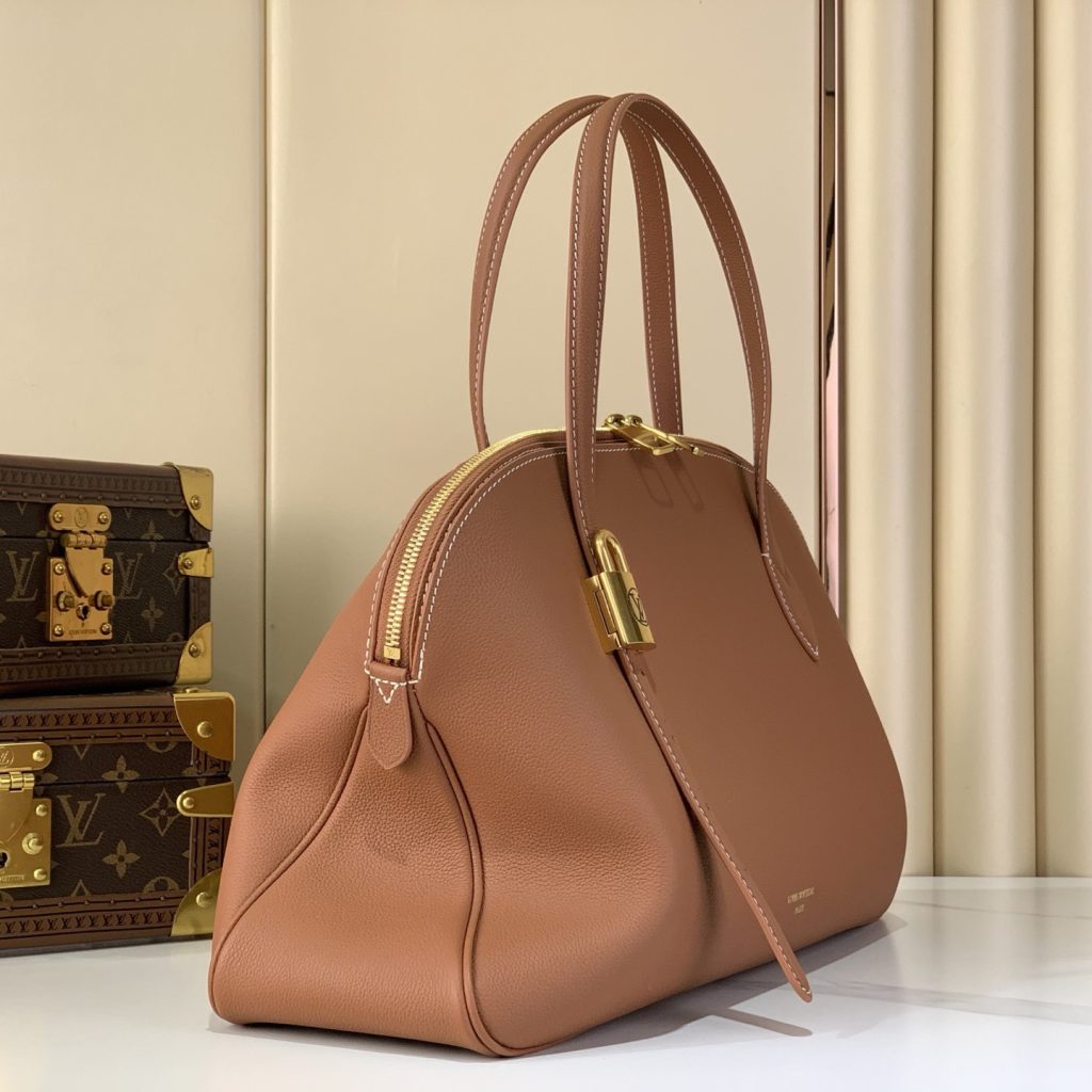 Louis Vuitton Sac Low Key in Grained Calfskin with Zipper Closure for Hand CarryShoulder Carry Duffl