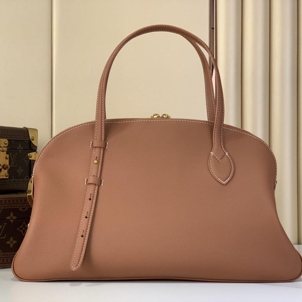 Louis Vuitton Sac Low Key in Grained Calfskin with Zipper Closure for Hand CarryShoulder Carry Duffl
