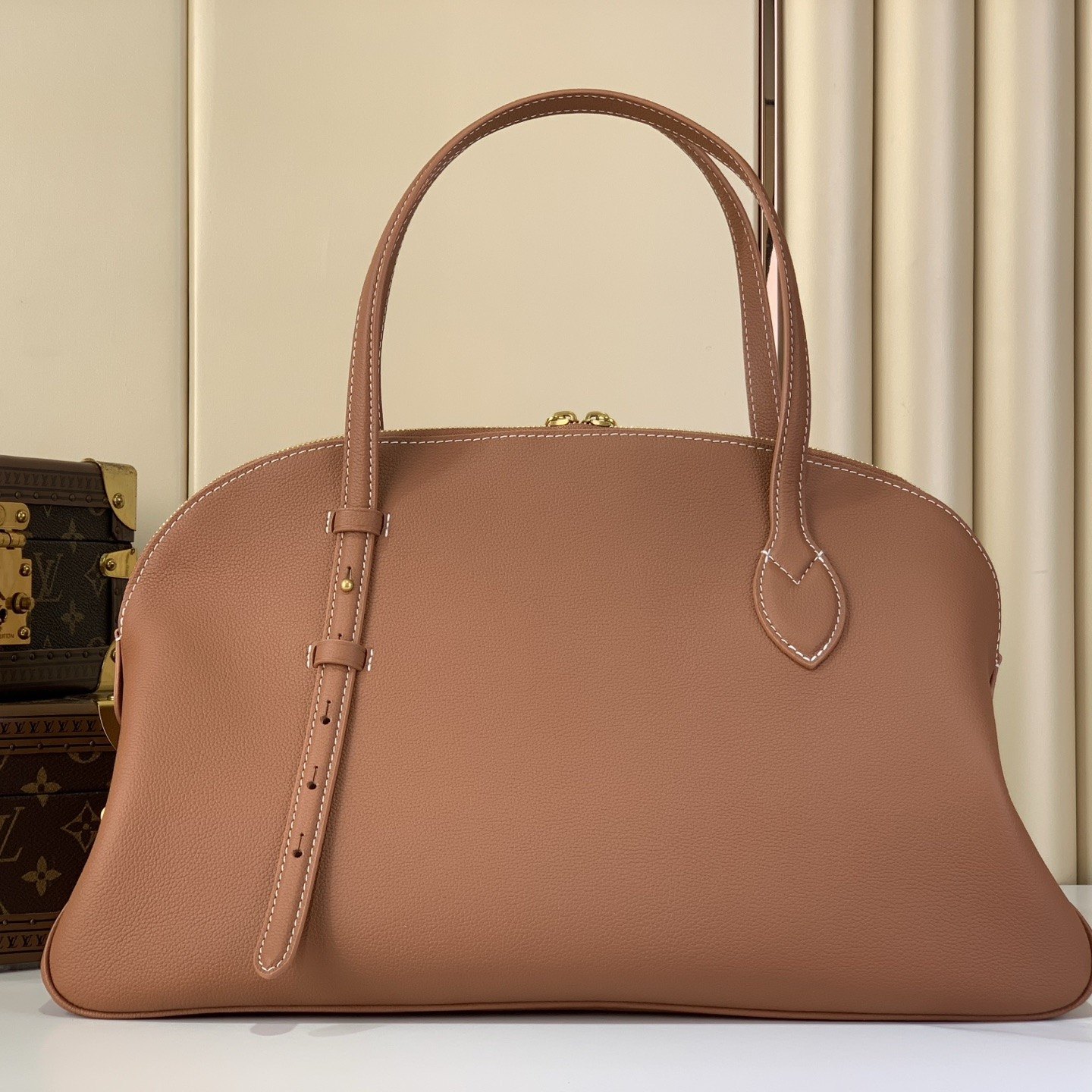 Louis Vuitton Sac Low Key in Grained Calfskin with Zipper Closure for Hand CarryShoulder Carry Duffl