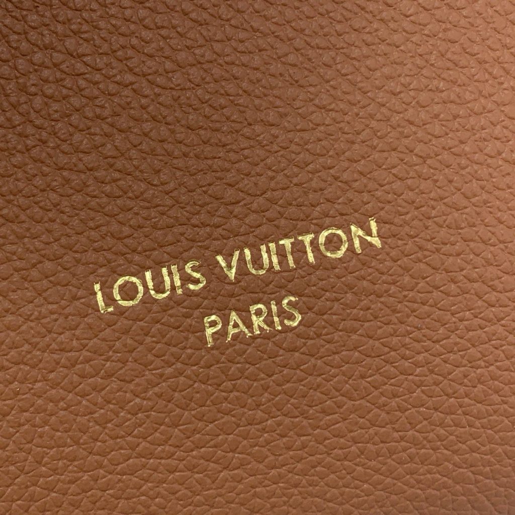 Louis Vuitton Sac Low Key in Grained Calfskin with Zipper Closure for Hand CarryShoulder Carry Duffl