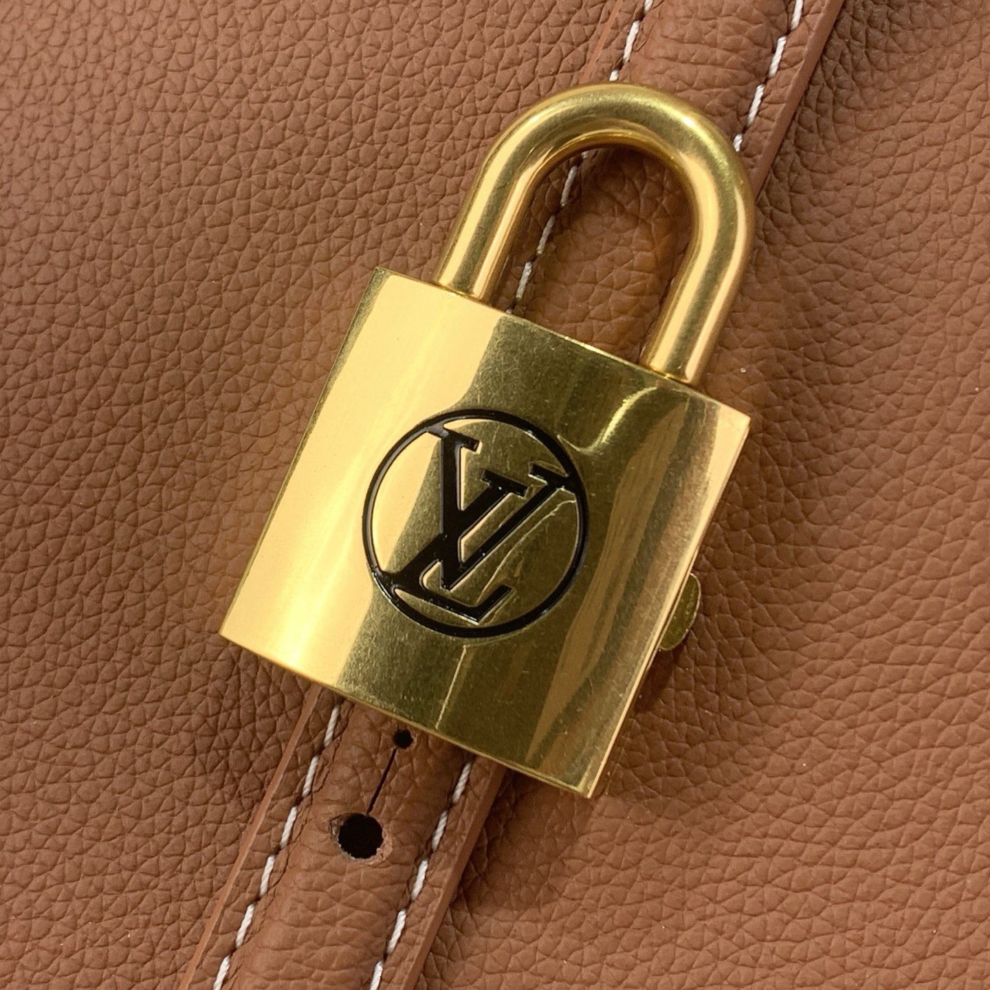 Louis Vuitton Sac Low Key in Grained Calfskin with Zipper Closure for Hand CarryShoulder Carry Duffl