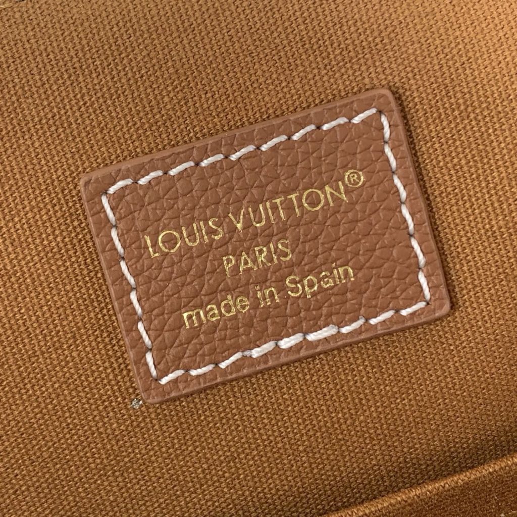 Louis Vuitton Sac Low Key in Grained Calfskin with Zipper Closure for Hand CarryShoulder Carry Duffl