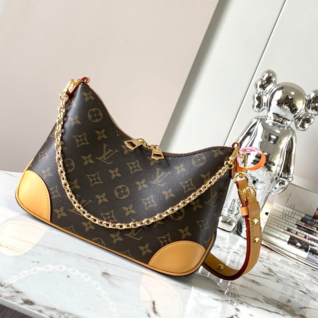 Louis Vuitton Boulogne in Monogram Canvas with Vachetta Leather Trim and Zipper for Shoulder Carry