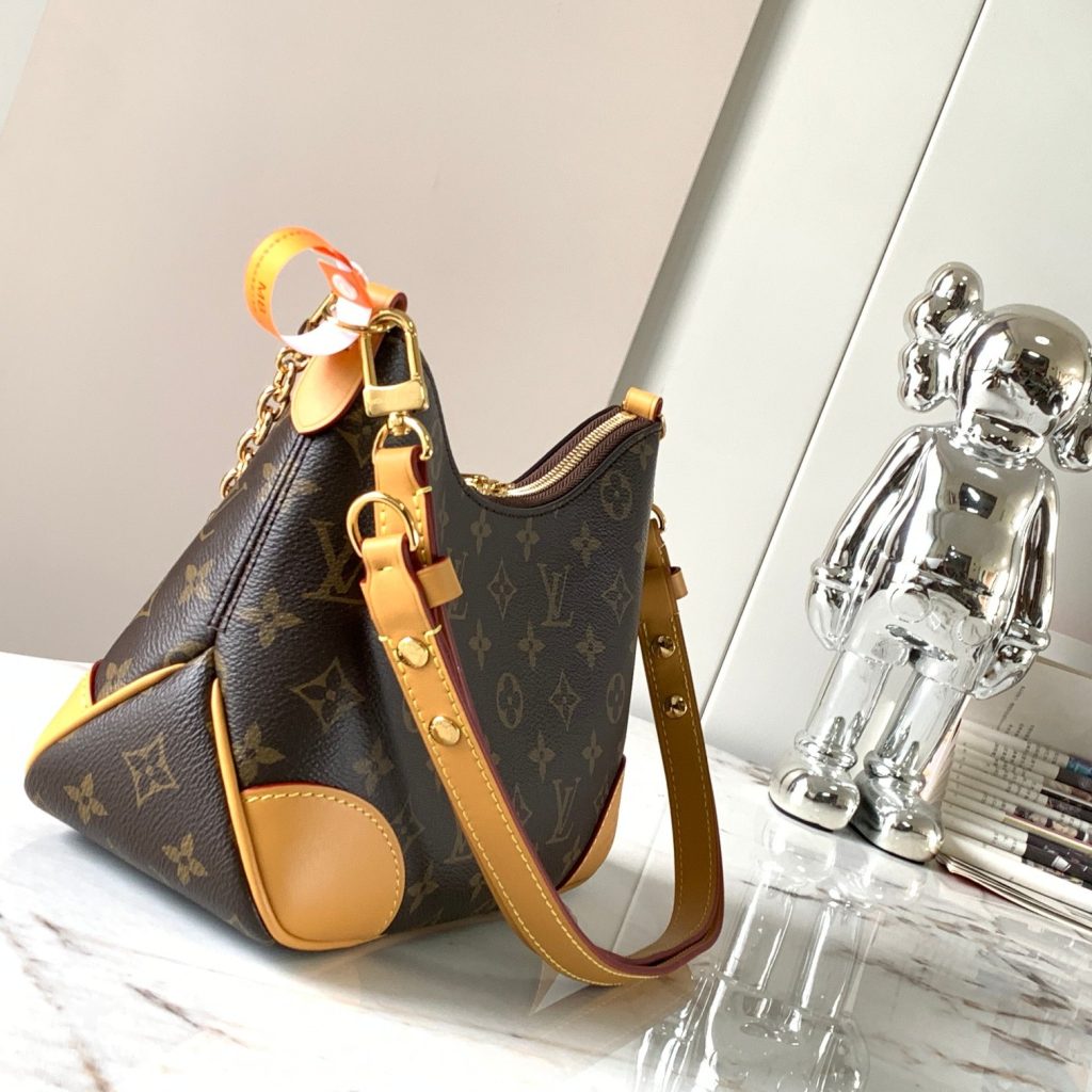 Louis Vuitton Boulogne in Monogram Canvas with Vachetta Leather Trim and Zipper for Shoulder Carry