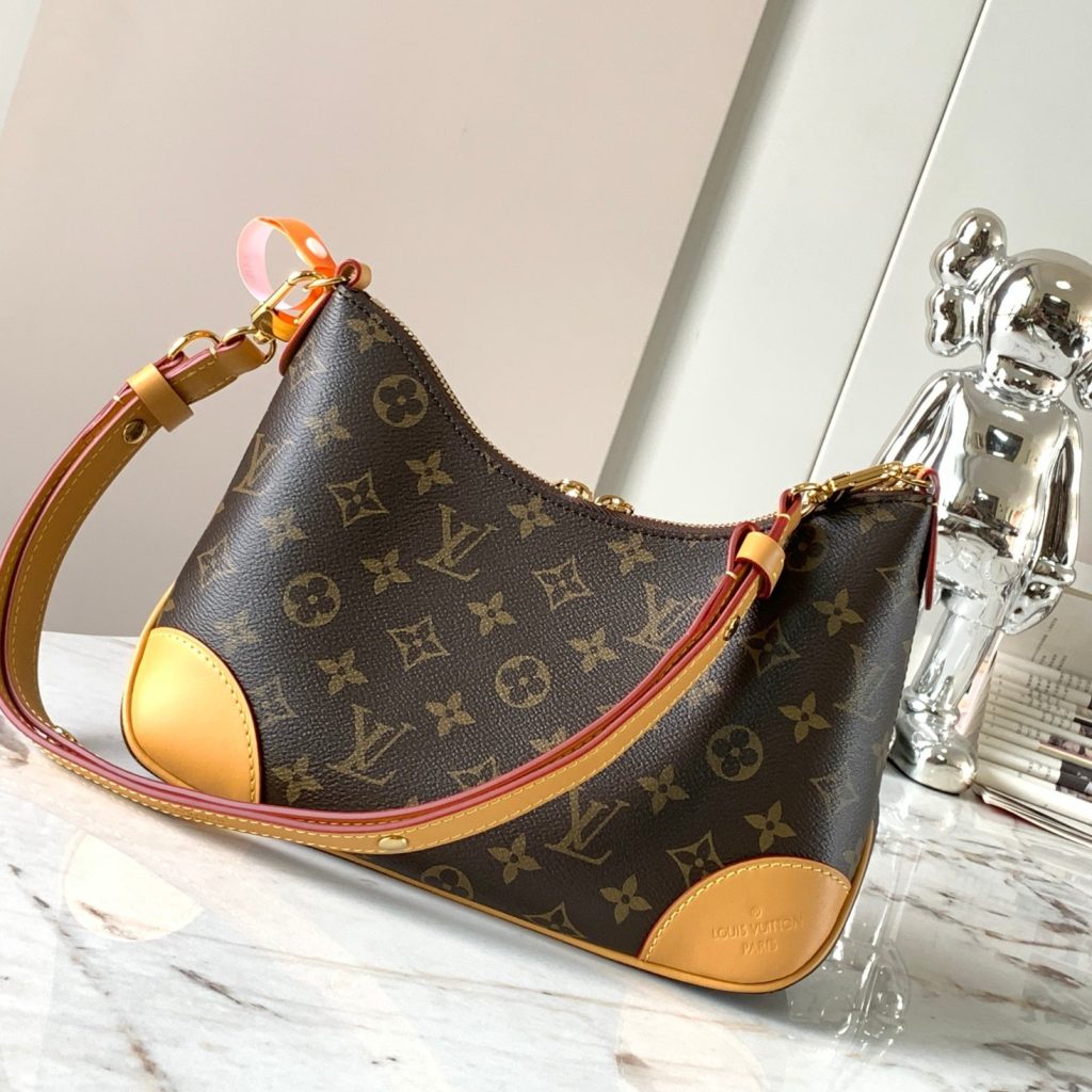 Louis Vuitton Boulogne in Monogram Canvas with Vachetta Leather Trim and Zipper for Shoulder Carry