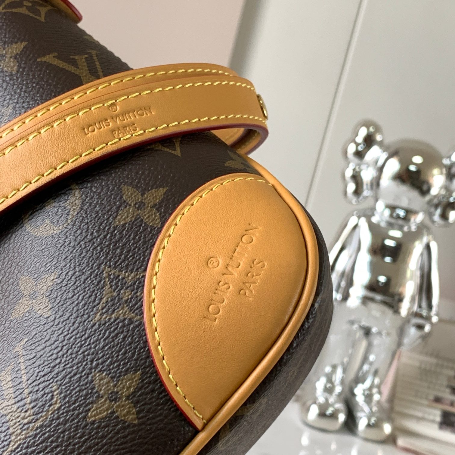 Louis Vuitton Boulogne in Monogram Canvas with Vachetta Leather Trim and Zipper for Shoulder Carry