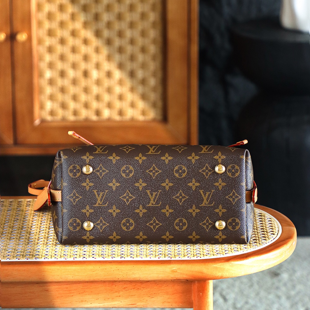 Louis Vuitton Petite Malle Soft MM in Monogram Canvas with Zipper for Handheld Shoulder Carry