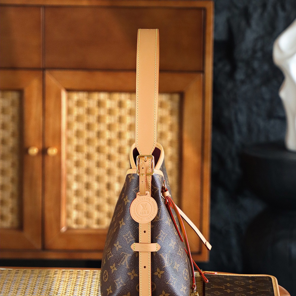 Louis Vuitton Petite Malle Soft MM in Monogram Canvas with Zipper for Handheld Shoulder Carry