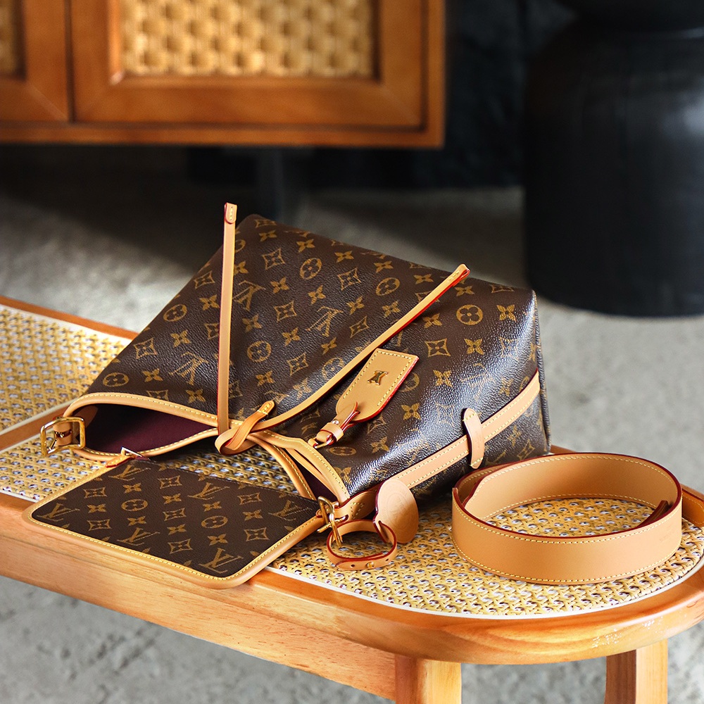 Louis Vuitton Petite Malle Soft MM in Monogram Canvas with Zipper for Handheld Shoulder Carry