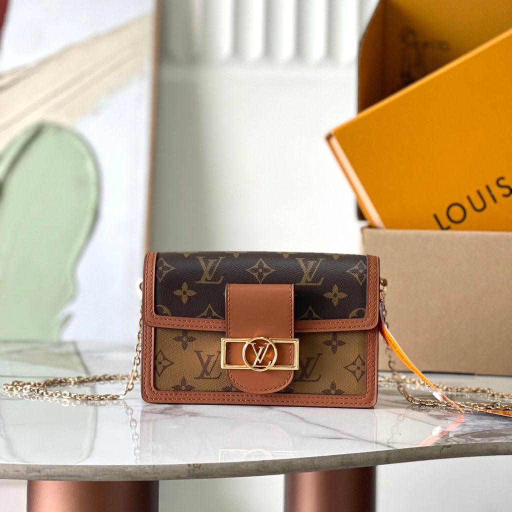 Louis Vuitton Pochette Métis PM in Monogram Canvas with Vachetta Leather Trim and Gold Hardware