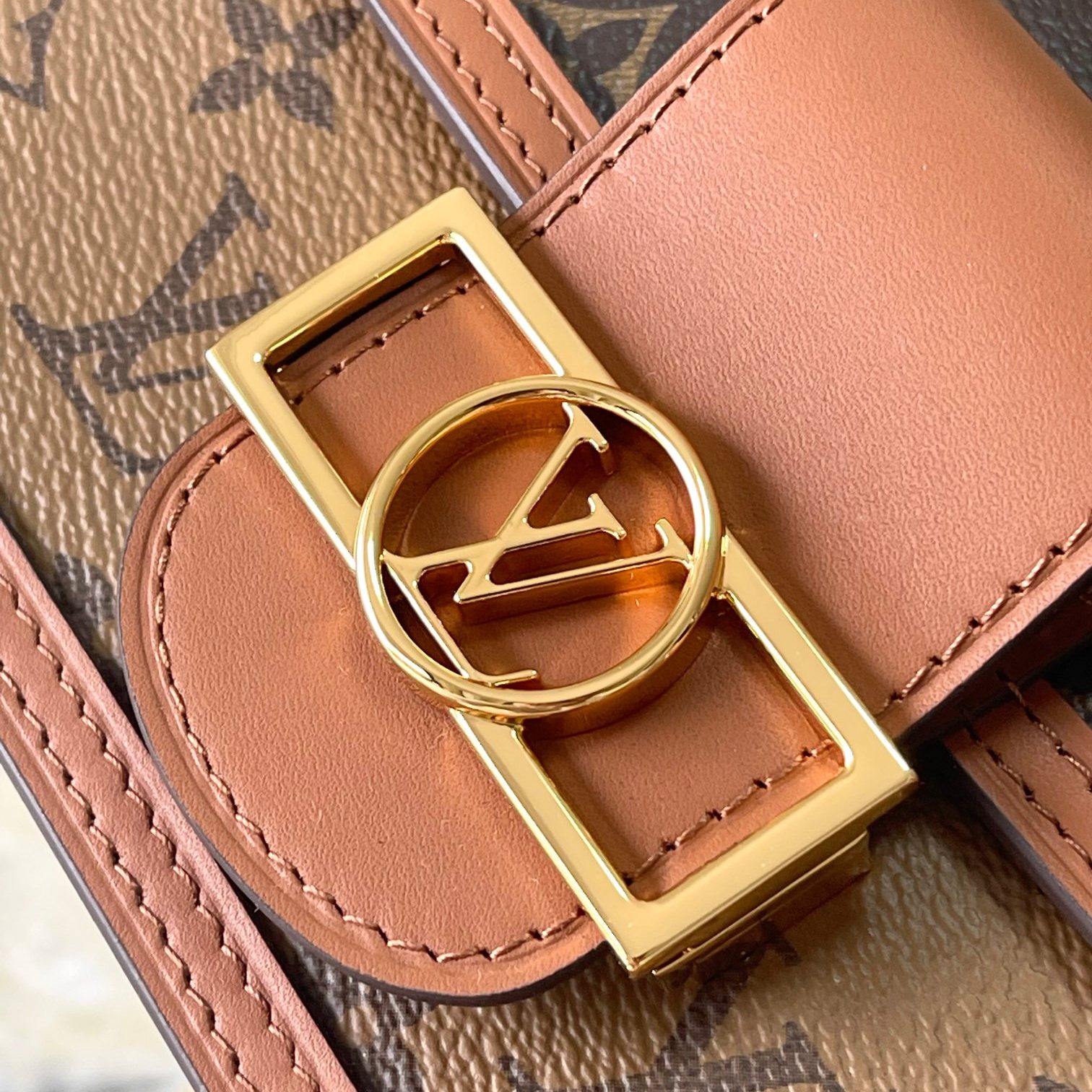 Louis Vuitton Pochette Métis PM in Monogram Canvas with Vachetta Leather Trim and Gold Hardware