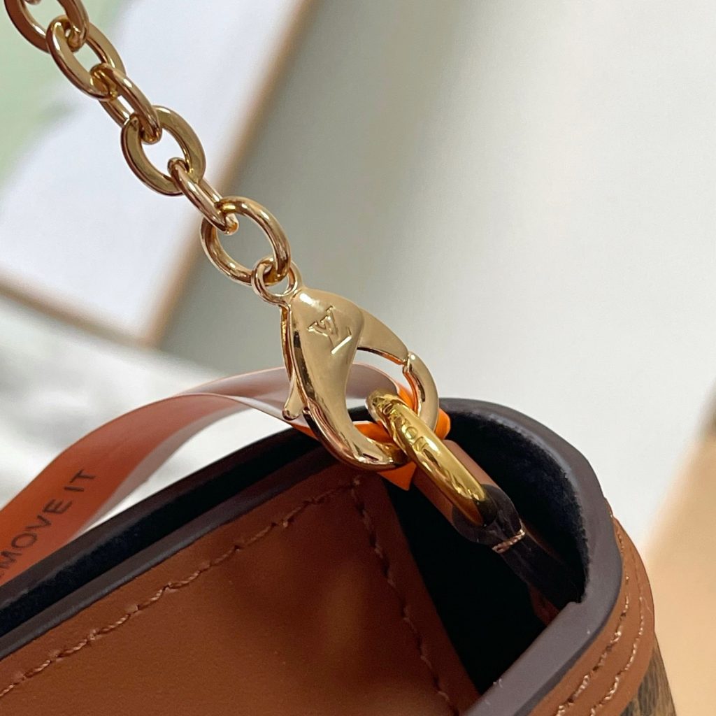 Louis Vuitton Pochette Métis PM in Monogram Canvas with Vachetta Leather Trim and Gold Hardware