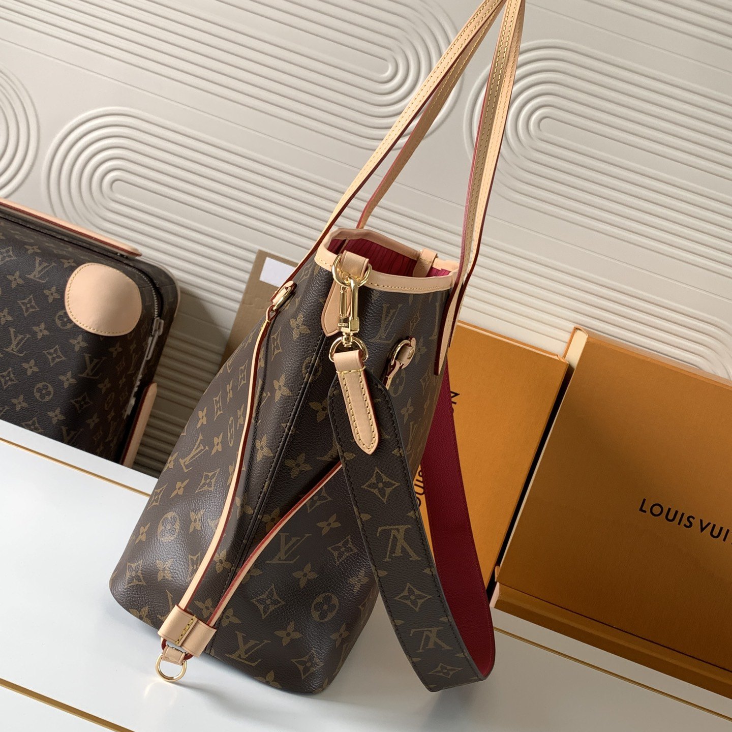 Louis Vuitton Neverfull MM in Monogram Canvas with Multicolor Leather Trim and Open Top