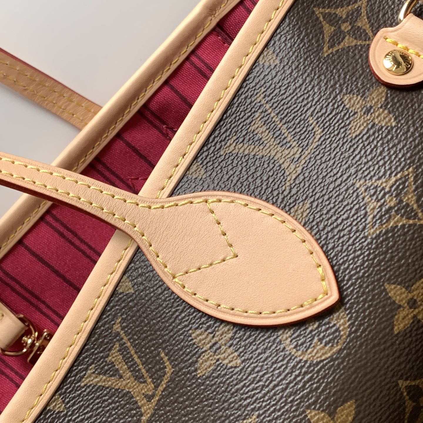 Louis Vuitton Neverfull MM in Monogram Canvas with Multicolor Leather Trim and Open Top