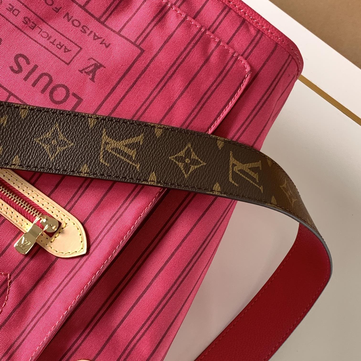 Louis Vuitton Neverfull MM in Monogram Canvas with Multicolor Leather Trim and Open Top
