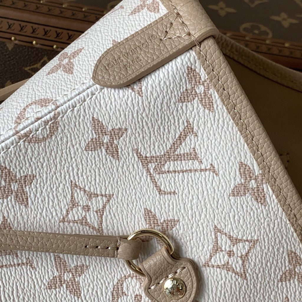 Louis Vuitton Neverfull MM in Monogram Eclipse Canvas with Open Top and Side Sliders for Hand Carry