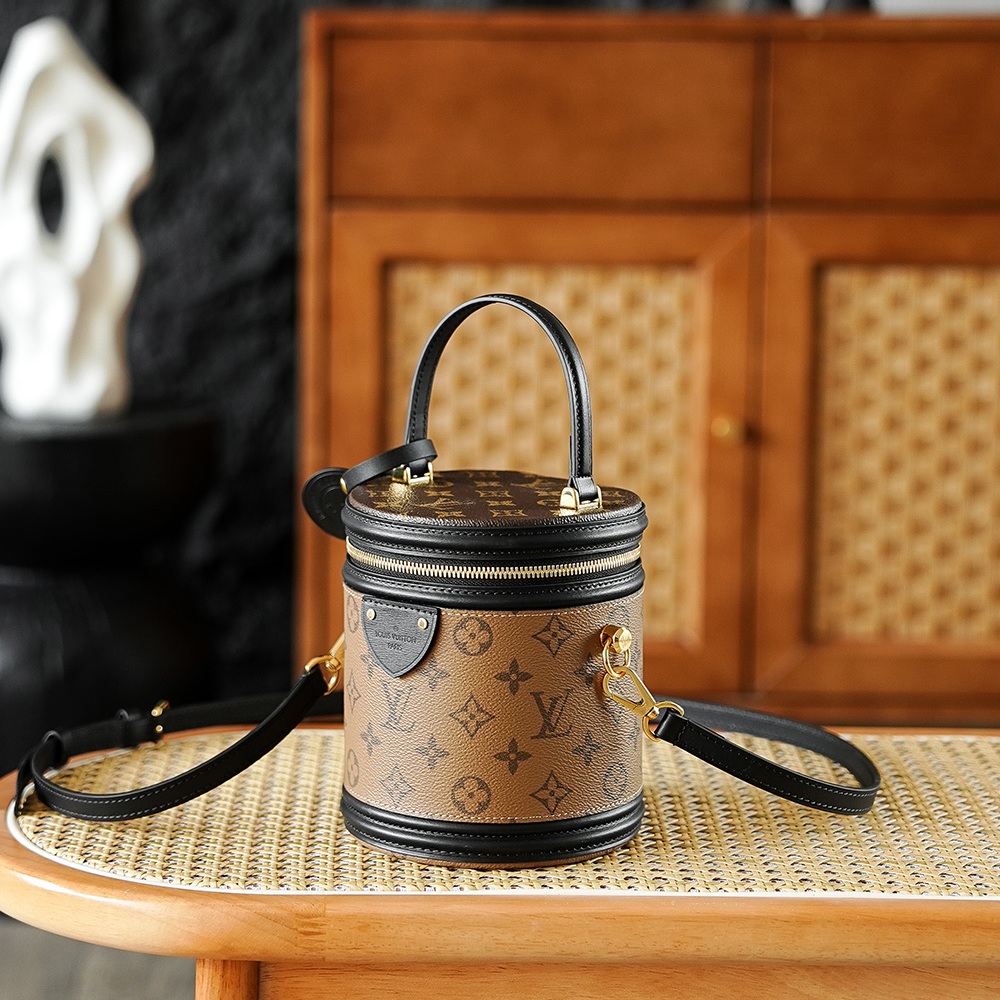 Louis Vuitton Boîte Chapeau 30cm in Monogram Canvas with Black Leather Trim and Zipper