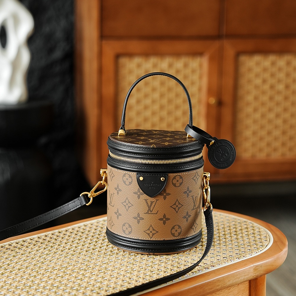 Louis Vuitton Boîte Chapeau 30cm in Monogram Canvas with Black Leather Trim and Zipper