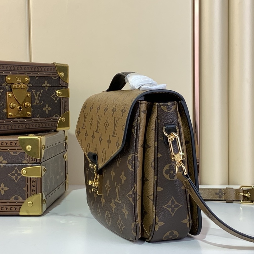 Louis Vuitton Pochette Métis PM in Monogram Canvas with Turn Lock Flap for Shoulder Crossbody