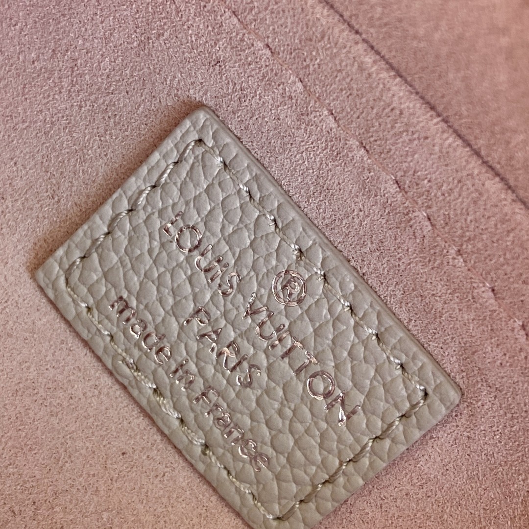 Louis Vuitton OnTheGo MM in Monogram Taurillon Leather with Zipper Closure for Handheld Shoulder Cro
